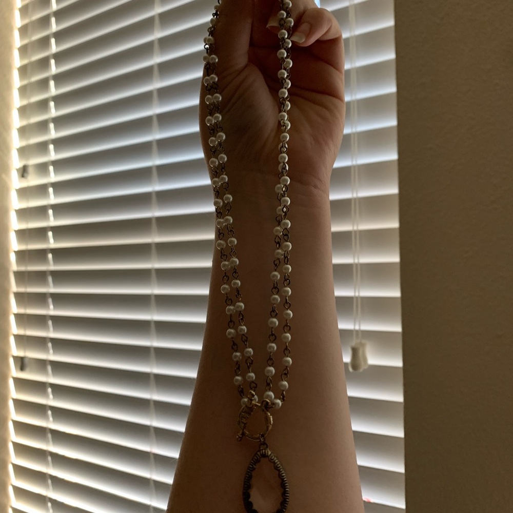 Costume jewelry pearl necklace